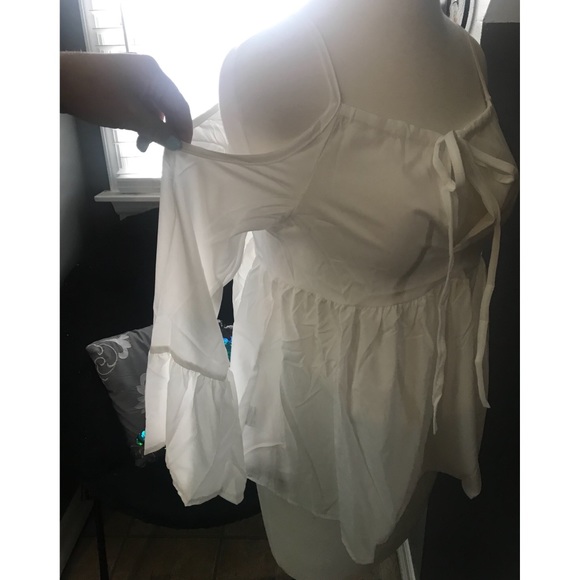 ✨LAST ONE✨ Boho Cold Shoulder Bell Sleeve Blouse - Picture 3 of 5